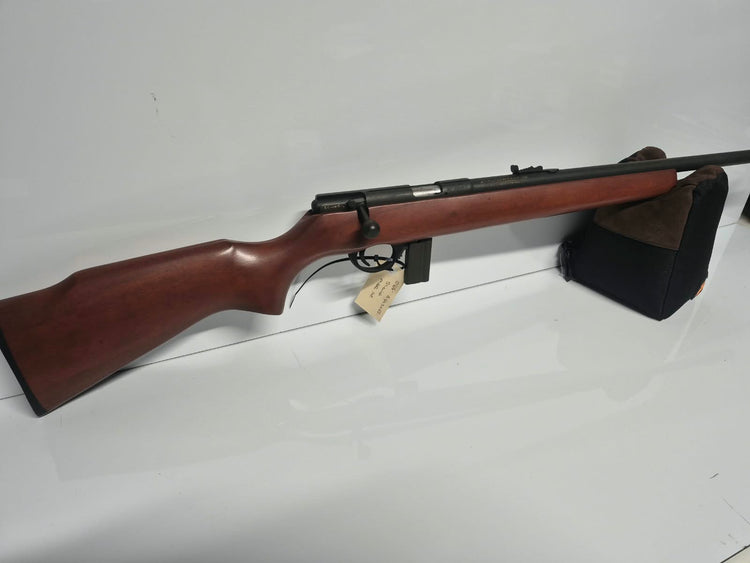 STIRLING 14P IN 22LR VERY GOOD CONDITION, A COUPLE OF SMALL MARKS ON STOCK